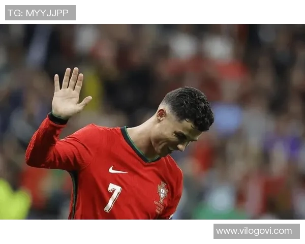 豪字足球明星的传奇人生与赛场风采揭秘