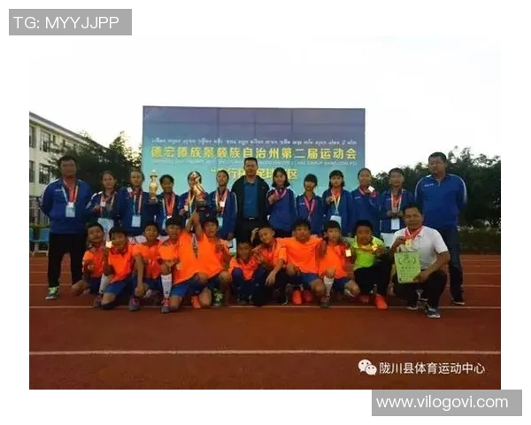 足球明星传接球技巧高清视频解析助你提升球技与战术意识