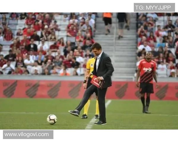 足球明星携子女专访保罗分享育儿经验与足球梦想